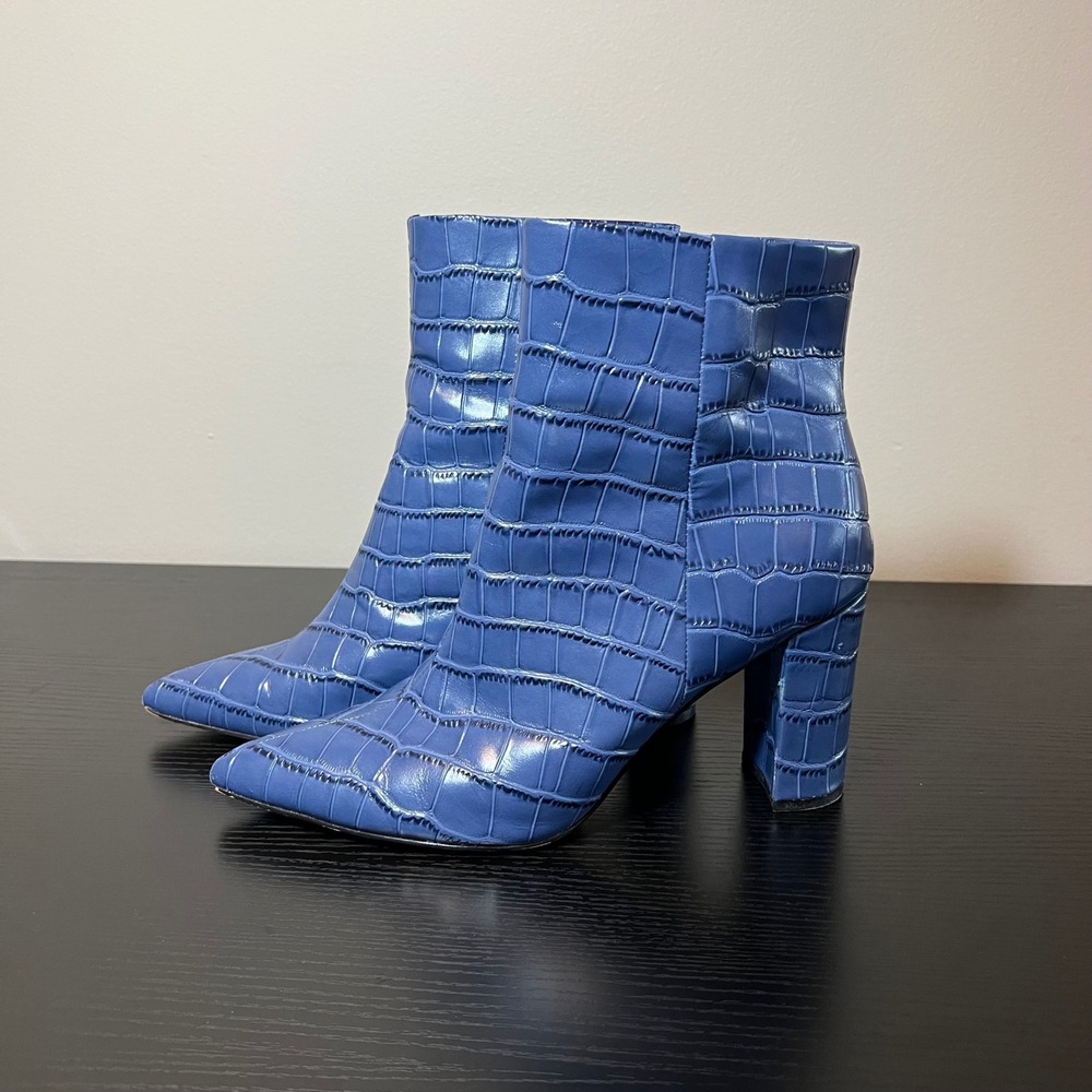 Marc Fisher LTD Blue Croc Embossed Pointed Toe Block Heel Ankle Boots Size 8.5